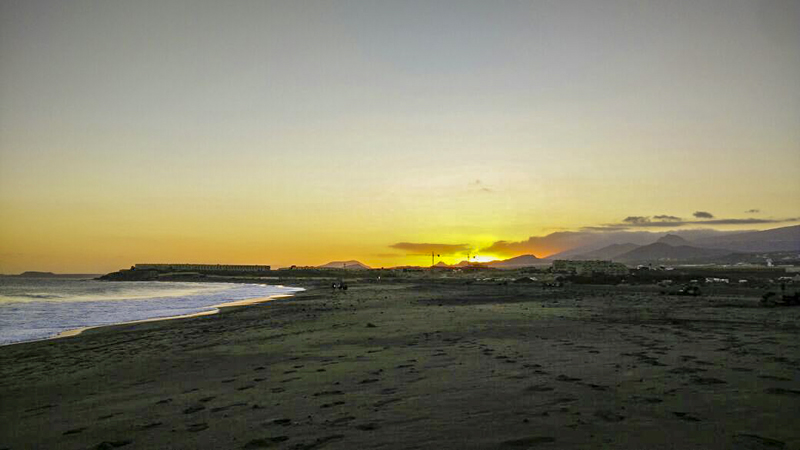 atardecer playa de la tejita